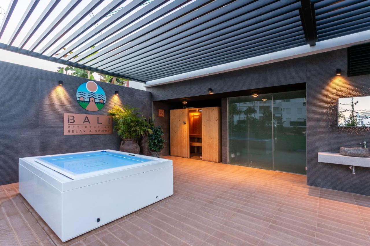 Nice 2 Bedroom Bali Apartment With Sea Views Torrevieja Exteriör bild