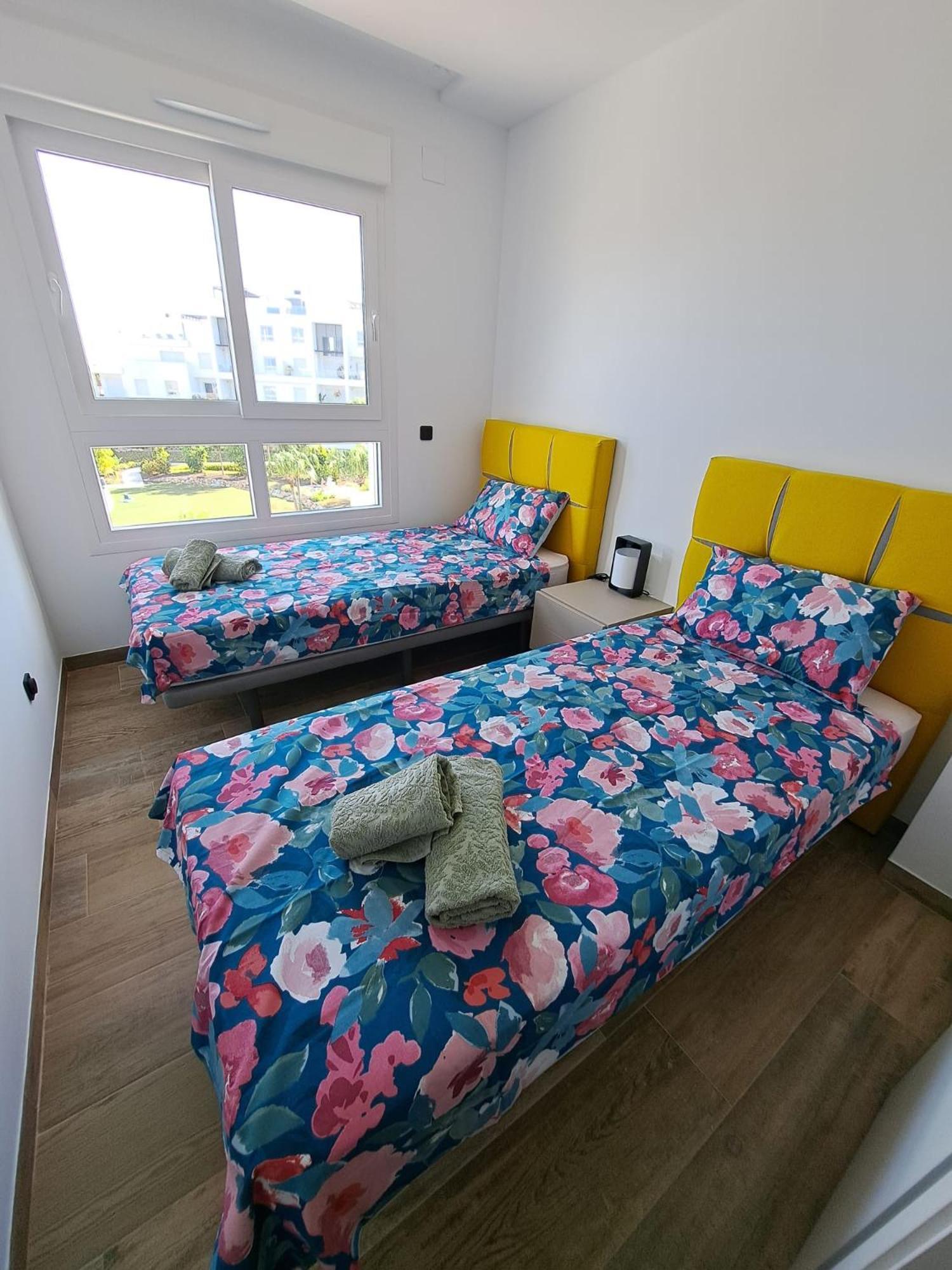 Nice 2 Bedroom Bali Apartment With Sea Views Torrevieja Exteriör bild