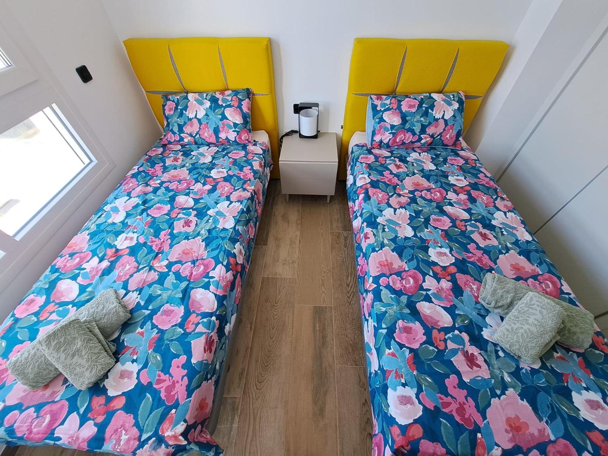 Nice 2 Bedroom Bali Apartment With Sea Views Torrevieja Exteriör bild