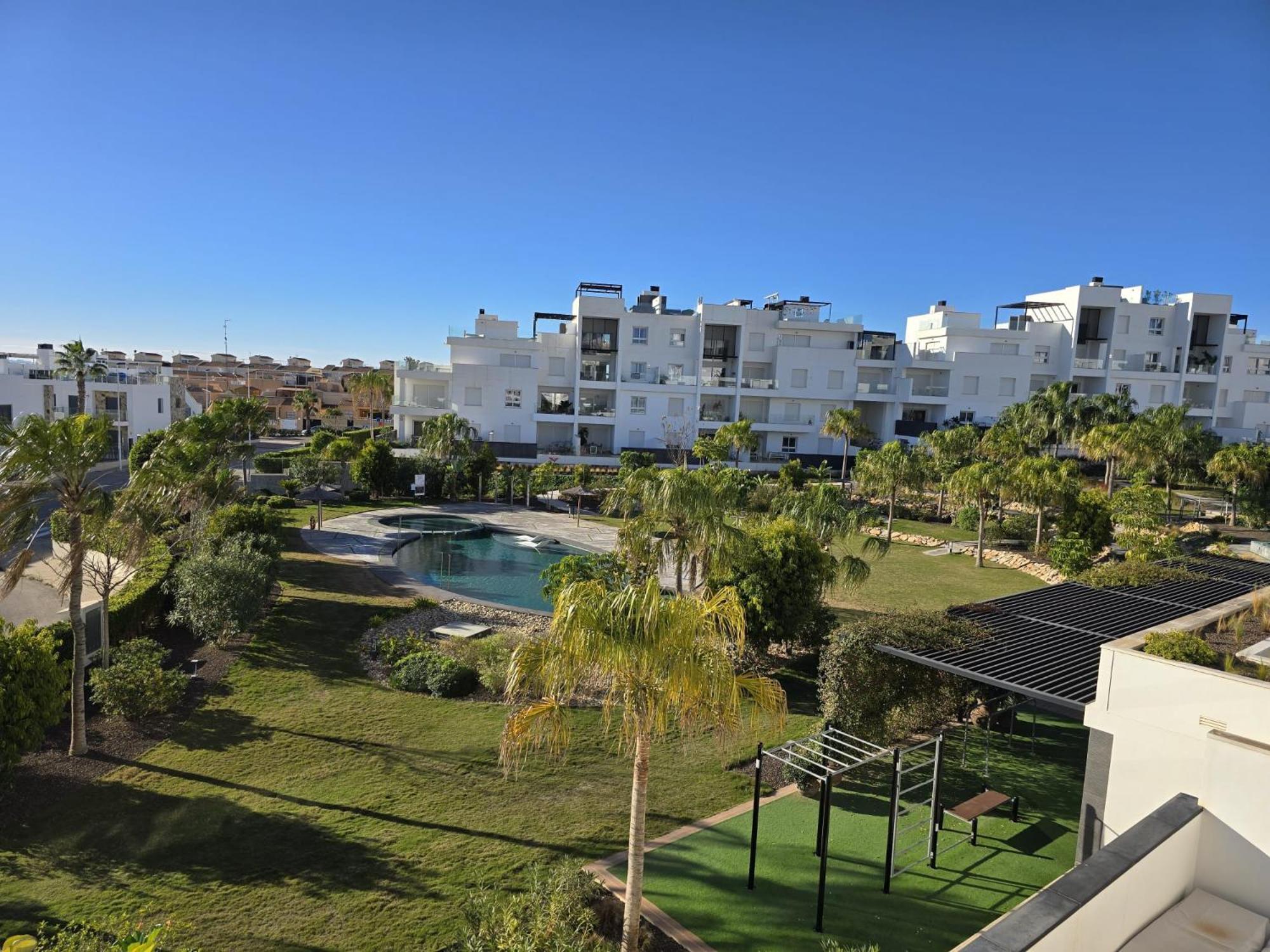 Nice 2 Bedroom Bali Apartment With Sea Views Torrevieja Exteriör bild