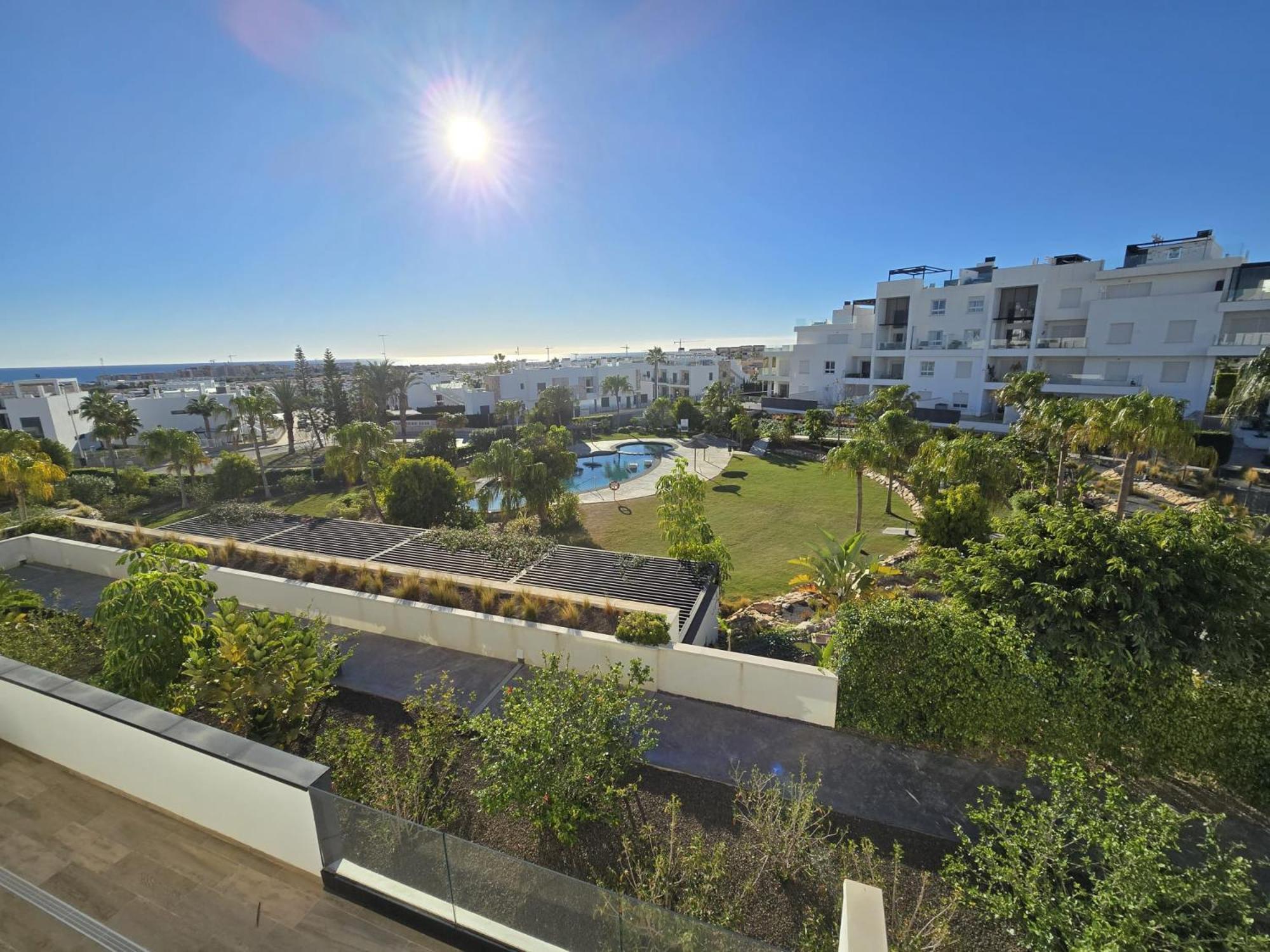 Nice 2 Bedroom Bali Apartment With Sea Views Torrevieja Exteriör bild
