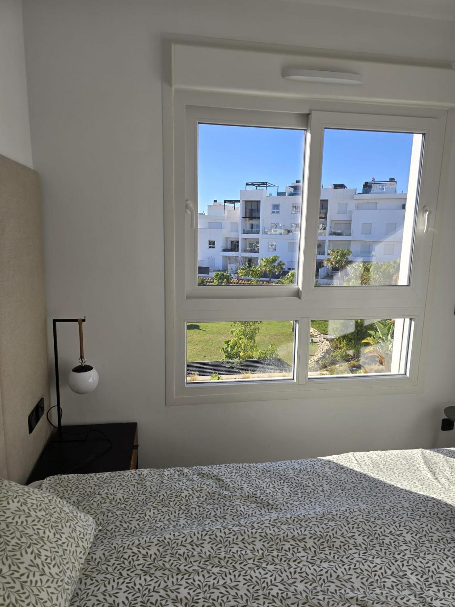 Nice 2 Bedroom Bali Apartment With Sea Views Torrevieja Exteriör bild